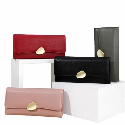 Najlepšia kožená minimalistická peňaženka na kreditné karty pre ženy