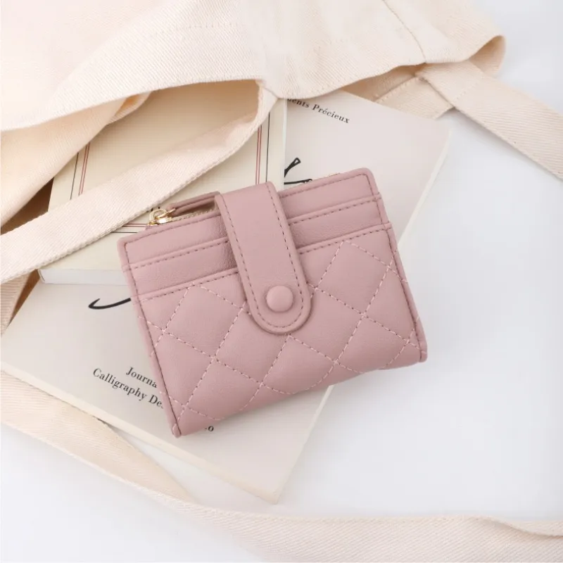 Jednoduchá ružová kožená peňaženka s bifoldom